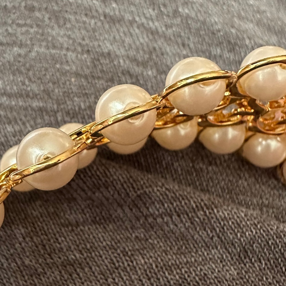 Avon* Lustrous Links Bracelet - Picture 4 of 5